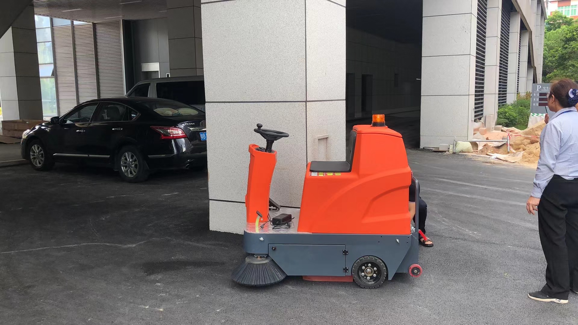 潔臣士掃地車(chē)提升工廠(chǎng)園區(qū)日常清掃效率